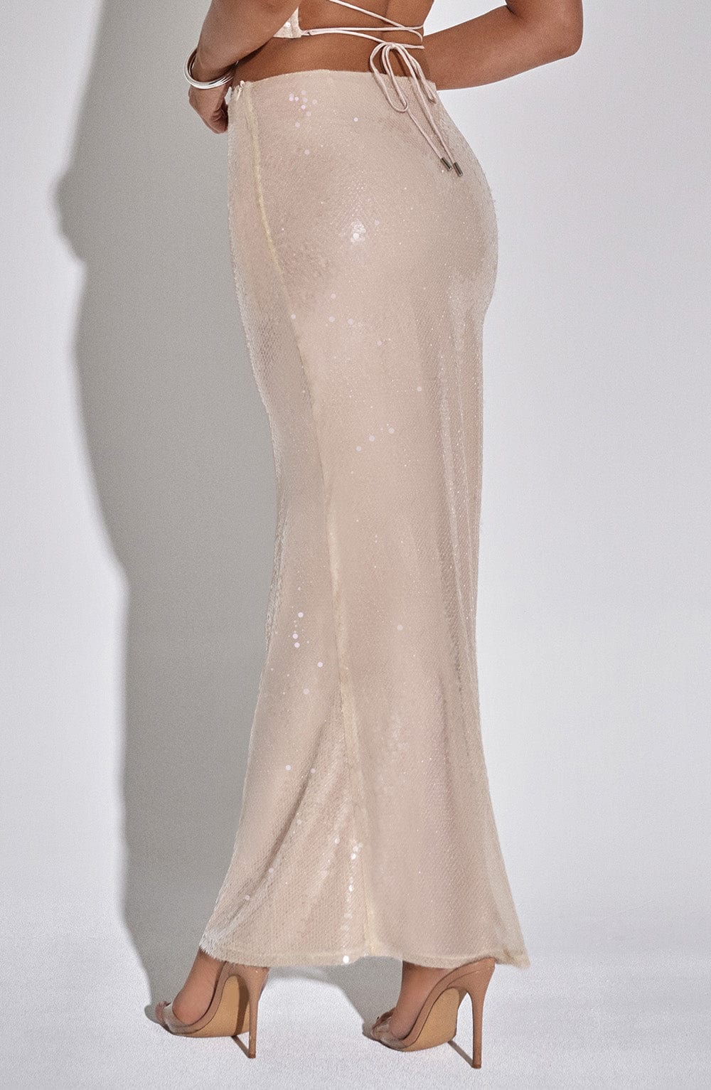 Larisa Maksi Etek - Nude